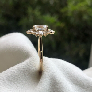 Anillo Glamuroso con Diamante Ovalado Blanco en Engaste de Garras, Joyería de Boda en Oro Sólido, Regalo Nupcial, Anillo de Moda para Mujer - Product Image 6