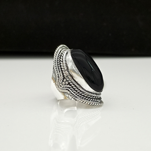 แหวนดีไซน์เนอร์ทำมือจากหินออนิกซ์สีดำธรรมชาติ แหวนเงินแท้ 925 ประดับอัญมณี เครื่องประดับหรูหราโดดเด่น - Product Image 3