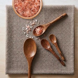 Cuillère en bois naturel artisanale, logo personnalisable, écologique, résistante à la chaleur, facile à nettoyer, pour la cuisine, le service et l'usage quotidien - Product Image 2