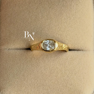 Bague East West Cushion en diamant de laboratoire, or 14 carats biologique, sertissage Gypsy, bague statement, cadeau d'anniversaire de mariage IGI - Product Image 1