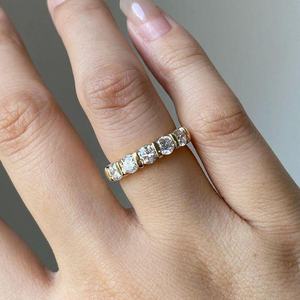 แหวนเพชรทรงกลมเจียระไนแบบบริลเลียนท์ห้าเม็ด ทองคำแท้ 14K เครื่องประดับหรูหราสำหรับงานหมั้น งานเลี้ยง หรือโอกาสพิเศษสำหรับคนรัก - Product Image 5