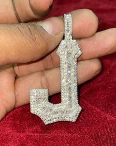 Pendentif Lettre J en Argent Sterling 925 Plaqué Rhodium avec Moissanite Diamant Rond VVS et Coupe Baguette, Bijoux Hip Hop - Product Image 4