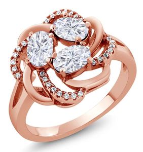 แหวนหมั้นหรูหราประดับมอสซาไนต์รูปดอกไม้ 3 เม็ดทรงวงรี ชุบทอง 18K เงินแท้ สำหรับงานแต่งงาน วันครบรอบ และงานปาร์ตี้ - Product Image 1