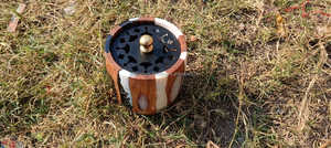 Brûleur d'encens Bakhoor en résine de luxe artisanal, design arabe moderne, pour les cadeaux de fête du Ramadan et de l'Aïd - Product Image 4