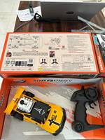 Mobil Balap RC Kuning Skala 1:18 Elektrik Remote Control Off-Road Siap Pakai Indoor/Outdoor dengan Dudukan Kamera Gimbal 2-Axis