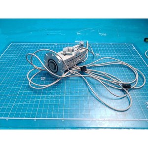 Cylindre pneumatique compact SMC CDQSB20-50-CJSC, utilisé comme pièce détachée pour équipement semi-conducteur d'occasion - Product Image 1