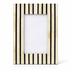 กรอบรูปทำมือจาก Bela Artisan ประดับด้วยกระดูกและไม้ ลายทางสีดำขาว ดีไซน์เรขาคณิต สำหรับวางบนโต๊ะ รูปทรงสี่เหลี่ยมผืนผ้า ของตกแต่งบ้านสุดหรู - Product Image 2