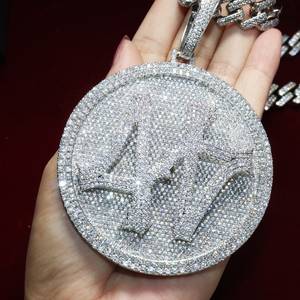 ผู้ผลิตเครื่องประดับฮิปฮอปแบบกำหนดเอง เงินแท้ 925 ประดับเพชรโมอิสซาไนต์ VVS รูปเหรียญกลมแบบฝังเพชรเต็มเส้น สร้อยคอจี้ - Product Image 5