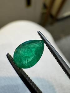 Émeraude Verte Naturelle Colombienne Coupe Poire 1.06CT Pierre Précieuse Facettée Libre pour la Fabrication de Bijoux et les Collectionneurs Zehra Gems - Product Image 1
