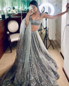 Lehenga Choli con Lentejuelas de Diseño Étnico Indio para Bodas y Fiestas, Estilo Bollywood para Mujer, Vestido Largo Elegante - Product Image 1