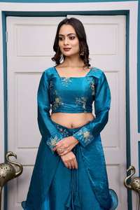 Lehenga Elegante para Fiesta con Bordado Intenso, Lentejuelas de 3mm y Dupatta de Diseño - Product Image 5