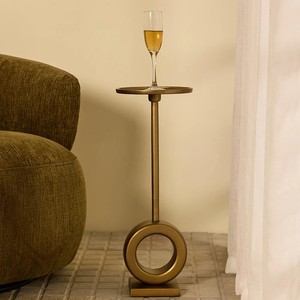 Table d'appoint moderne en métal avec plateau rond, structure robuste, design minimaliste, construction durable pour la décoration du salon ou de la chambre. - Product Image 3
