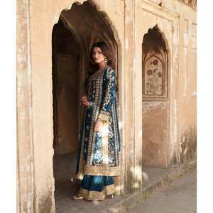 Conjunto de Top y Pantalón de Satén con Dupatta y Elegante Bordado con Lentejuelas - Product Image 4