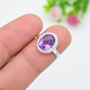 Bague en Améthyste de Qualité Supérieure, Argent Sterling 925, Bijou Minimaliste Raffiné, Cadeau pour Femme pour Mariage, Fiançailles, Anniversaire - Product Image 1