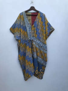 Caftán Kantha de algodón hecho a mano – Vestido bohemio sostenible para mujer, ideal para vacaciones - Product Image 2