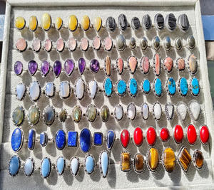 Vente en gros de bagues en cristal naturel multi-pierres, bague ajustable en pierre précieuse ovale taillée en diamant, fournisseur en gros de bagues en cristaux - Product Image 4