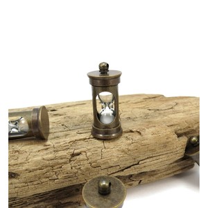 Nouvel Arrivage – Sablier Cylindrique en Verre Bronze Style Mid-Century Moderne, Fait Main, Écologique et Portable pour Usage Décoratif - Product Image 5