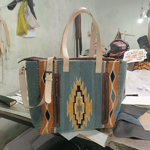 Bolso Tote Tejido Estilo Suroeste al por Mayor, Bolso de Hombro Geométrico Hecho a Mano con Correas de Cuero, Bolso de Mano Estilo Bohemio Tribal - Product Image 4