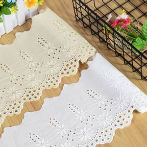 Tissu en dentelle brodée florale en coton, matière douce, respirante et légère pour la confection de robes, vêtements et textiles - Product Image 2