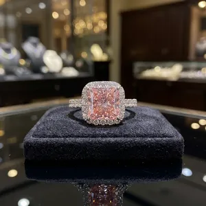 Anillo de Compromiso de Lujo con Diamante Rosa Corte Princesa y Halo, Banda de Oro 18K con Pavé de Diamantes, Certificado IGI, Joyería para Boda y Compromiso - Product Image 5