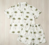Ensemble short et haut à manches longues en coton indien tissé, thermique, respirant, réversible, col en V, fermeture boutonnée, motif palmier vert vif dessiné à la main