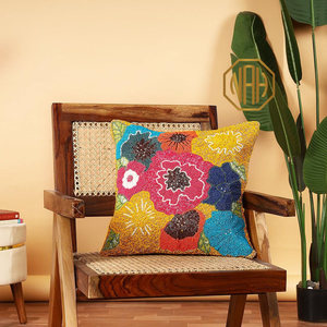 Funda de Almohada Cuadrada de Poliéster 100% con Rayas Amarillas y Rojas y Adornos Florales, Funda de Cojín Bordada a Mano Personalizable para Hotel - Product Image 2