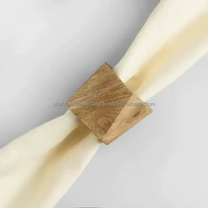 Ronds de serviette en bois les plus vendus avec finition classique pour la mise en table et une ambiance festive à table, disponibles au meilleur prix - Product Image 1