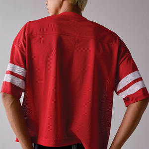 เสื้อเจอร์ซีย์อเมริกันฟุตบอลพรีเมียมขายส่งแบบยูนิเซ็กส์ สตรีทแวร์ทรงโอเวอร์ไซส์ แขนสั้น ผ้าโพลีเอสเตอร์ เสื้อกีฬา รับผลิตตามแบบ OEM จากผู้ผลิต - Product Image 5