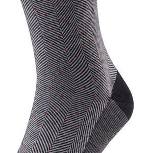 Chaussettes en gros pour hommes, chaussettes courtes tendance noires et grises, chaussettes de sport en coton invisibles à prix abordable - Product Image 6