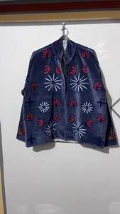 Chaqueta de terciopelo bordada en azul tigre, estilo bohemio Suzani con diseño de tigre - Product Image 3
