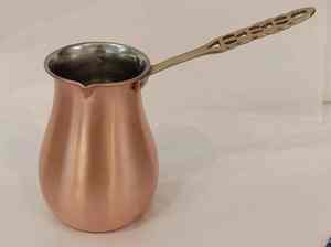 Cafetera Turca de Cobre Puro Hecha a Mano de la Mejor Calidad de Bold Blossom, con Asa de Latón, Diseño Moderno y Lujoso, Juego de 2 Piezas, Venta al por Mayor en India - Product Image 5