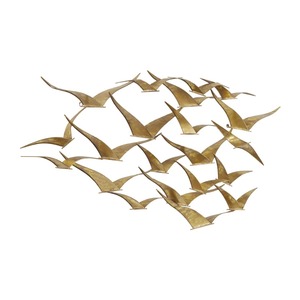 Arte de pared con diseño de pájaros en metal con acabado dorado, ideal para decoración de interiores de lujo y eventos, hecho a mano en India. - Product Image 5