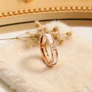 Bague minimaliste géométrique en acier inoxydable avec incrustation en or véritable 18 carats, revêtement PVD, bijoux de mode durables pour femmes - Product Image 3