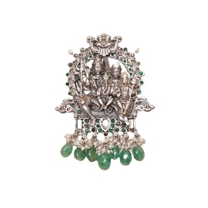 Exquis 18 carats ton or foncé émeraude pierres cloutées Shiva Parivar conçu femmes pendentif comme tenue de fête au prix de gros - Product Image 1