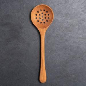 Ensemble de cuillères en bois naturel rustique avec spatule de cuisine, louche, spatule à retourner et cuillère à mélanger pour la préparation des aliments en cuisine - Product Image 1