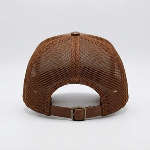 Gorra Trucker de Malla Marrón Meyba Sport con Logotipo Bordado, Gorra de Béisbol Ajustable, Estilo Urbano, Informal, Deportivo y de Moda - Product Image 6