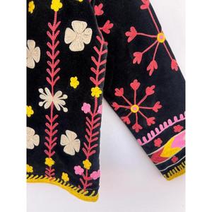 เสื้อเบลเซอร์กำมะหยี่หนาปักลายดอกไม้ แขนยาว คอจีน สไตล์ฤดูหนาว แบบเปิดด้านหน้า ความยาวปกติ แจ็คเก็ตถักสำหรับผู้หญิง - Product Image 5