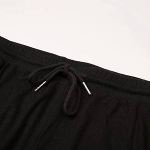 Ensemble de survêtement décontracté pour homme en polyester/coton, respirant et léger, collection automne, vente chaude, design 2-en-1 pour l'entraînement - Product Image 3