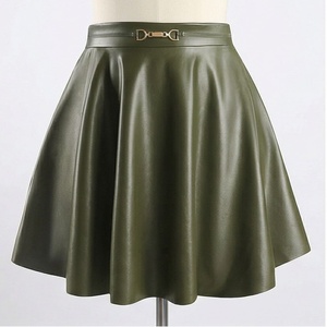 Jupe mini trapèze en similicuir PU pour femme avec ceinture, couleur unie brillante, taille normale, style toutes saisons - Product Image 1