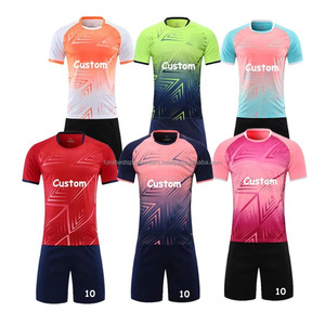 ชุดฟุตบอลสีน้ำเงินแบบกำหนดเองสำหรับผู้ชาย เสื้อคอวีแขนสั้น กางเกงขาสั้น ผ้าโพลีเอสเตอร์ซับเหงื่อ ระบายอากาศได้ดี เหมาะกับทุกฤดูกาล ทรงสปอร์ต - Product Image 2