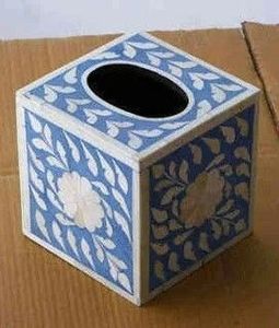 Caja de pañuelos de resina con incrustaciones de hueso, inspirada en técnicas artesanales para un expresión decorativa auténtica. - Product Image 4