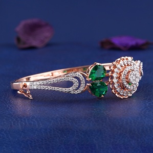 Bracelet fleur en or rose plaqué or 14 carats avec diamant certifié IGI pour femme, pierre verte taille brillant rond - Product Image 2