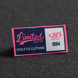 ป้ายทอผ้าสำหรับเสื้อผ้า ป้ายผ้าซาตินทอแบบกำหนดเอง ออกแบบแฟชั่นตามสั่ง ป้ายเสื้อผ้าแบบกำหนดเอง ป้ายทอผ้าสำหรับเสื้อผ้า - Product Image 5