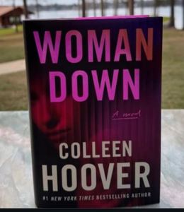 Femme en détresse : Un roman puissant de Colleen Hoover, livre de poche, santé, médecine, non-fiction, livre sur l'empowerment des femmes - Product Image 1