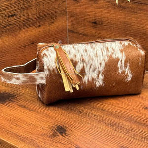 Nueva llegada 2025 último diseñador pelo en cuero de vaca borla cremallera neceser maquillaje cosmético almacenamiento viaje organizador caja - Product Image 4