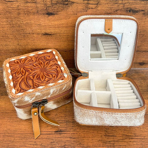 Mini joyero de viaje encantador de cuero hecho a mano personalizado para collar, pendientes, anillos, joyero cuadrado, organizador con cremallera - Product Image 5