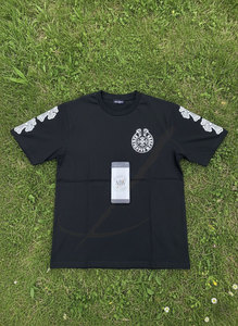 เสื้อยืดแขนสั้นผู้ชายสีขาว ปักโลโก้ด้านหน้า คอกลม ผ้าเจอร์ซีย์คอตตอน ทรงปกติ รับสั่งทำตามความต้องการ - Product Image 4