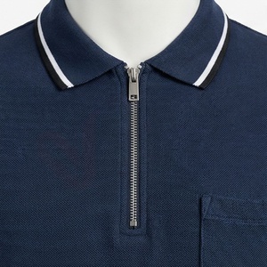 Polo à manches courtes bleu marine pour homme avec fermeture éclair et poche, design uni tricoté décontracté, coupe classique - Product Image 4