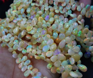 Perles d'opale éthiopienne naturelle multi-feu, opale à forme de poire lisse, environ. 14x9 MM à 4x4 MM Longueur de 16 pouces - Product Image 3