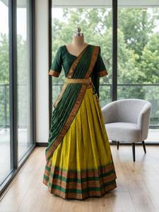 Abrace el encanto real de la tradición sureña india con este exquisito conjunto de lehenga de algodón y seda, con bordes de zari en tonos de joyas. - Product Image 2